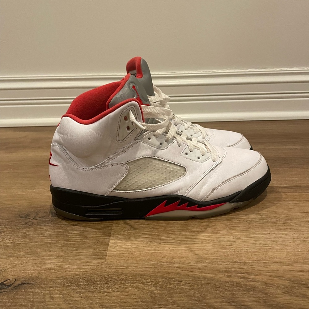 Jordan 5 Retro Fire Red 2020 Size 13